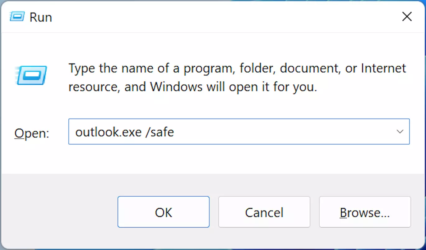 Input of outlook.exe /safe command in Run dialog box