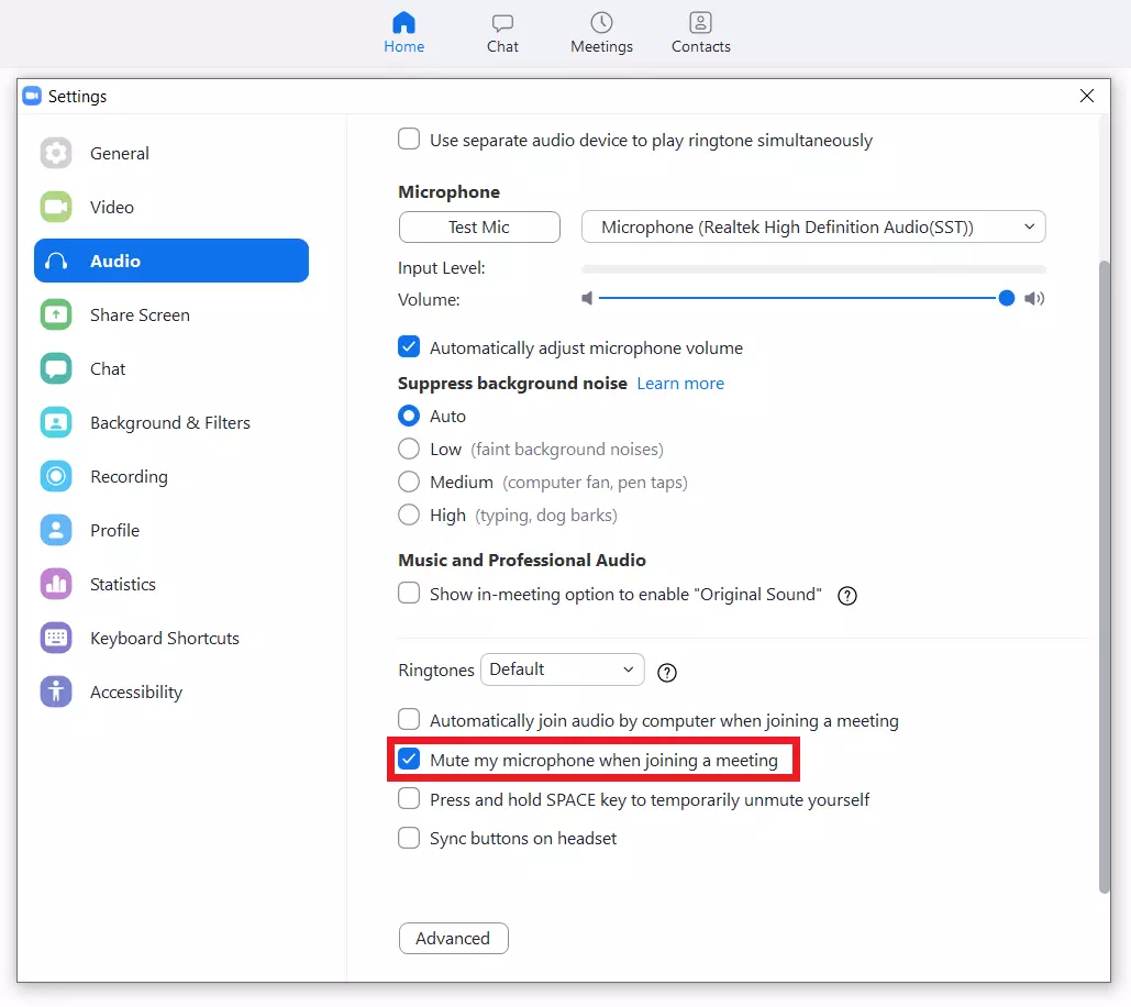 To mute the microphone automatically, activate ‘Mute my microphone when joining a meeting’.