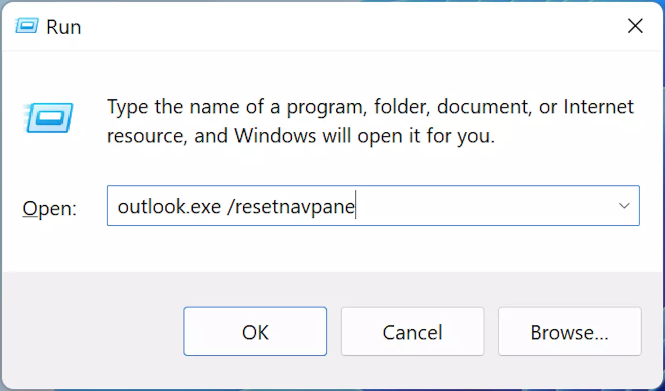 Input of outlook.exe /resetnavpane command in Run dialog box